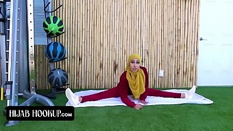 Hijab Hookup - Cute Arab Babe Leaves Her Trainer To Stretch Her And Work On Her Orgasms 