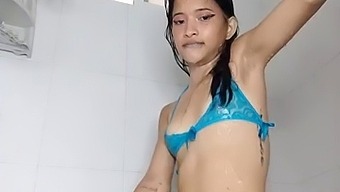 Beautiful Colombian girl has vaginal fisting and a huge dildo