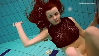 The hottest underwater porn with Vesta