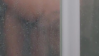 Taiwanese couple has steamy shower session with squirting