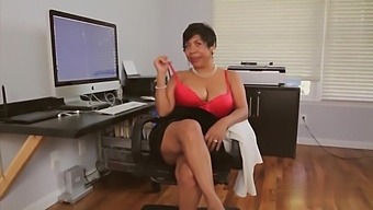 Izabel's Masturbation Session in the Office: A Solo Female Experience