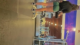 Voyeur captures big ass Latina's voyeuristic session at the gym