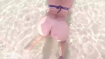 Mature milf gets her butt pounded in public beach setting
