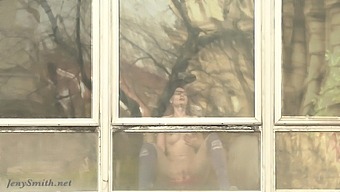 Jeny Smith's voyeuristic show with strangers through the window