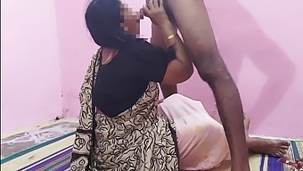 A chubby lady gets creampied in this Indian sex video