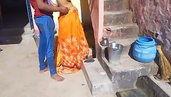 Hindi sex video with an Indian wife in the great outdoors