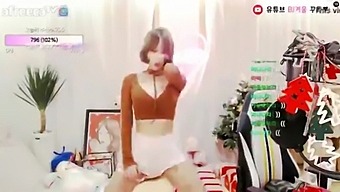 Anal and blowjob action from a Korean amateur in this video