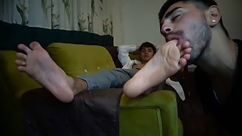 Gay foot fetish fun with a brown-haired hunk