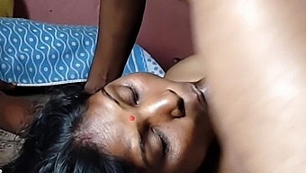 Wife helps husband with Indian handjob and facial