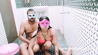 Desi Oyo hotel hosts a hot Indian couple's shower sex