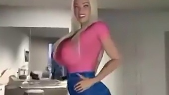 Big-tits babe in 3D striptease show