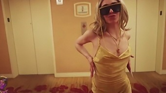 Blonde beauty drives clown wild with twerking and doggystyle sex