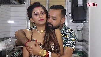 Amateur Indian couple's passionate kitchen encounter