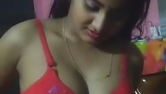Desi Indian housewife Rashmi's passionate sex session with big natural tits